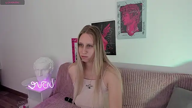 Snapshot of miissblonde chatting on January 31, 2025, 5:19 am miissblonde online show from January 31, 2025, 5:19 am