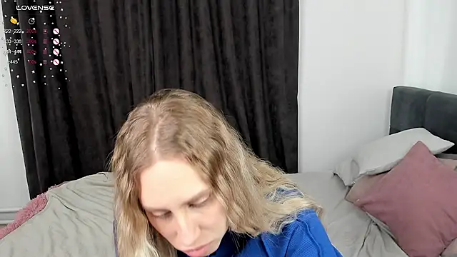 Snapshot of miissblonde chatting on February 26, 2025, 5:09 am miissblonde online show from February 26, 2025, 5:09 am