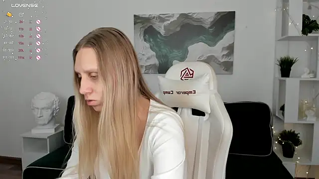Snapshot of miissblonde chatting on March 3, 2025, 2:47 am miissblonde online show from March 3, 2025, 2:47 am
