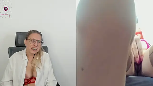 Snapshot of miissblonde chatting on March 16, 2025, 9:27 am miissblonde online show from March 16, 2025, 9:27 am