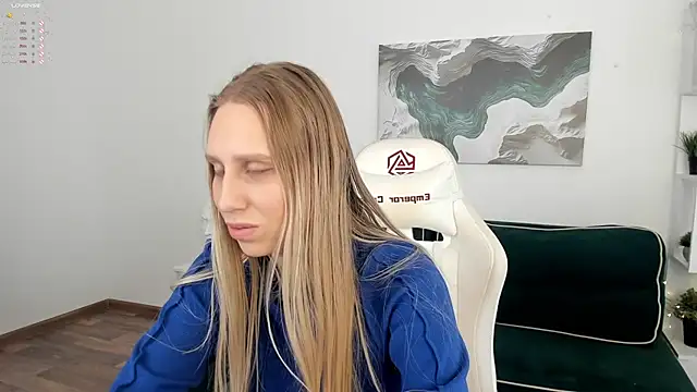 Snapshot of miissblonde chatting on March 17, 2025, 5:56 am miissblonde online show from March 17, 2025, 5:56 am