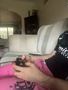 EE123458 online show from November 7, 2025, 3:01 pm