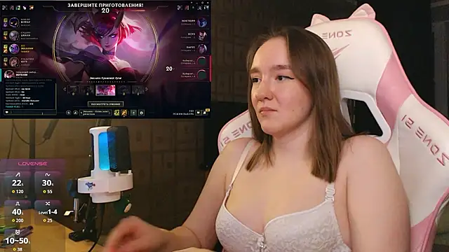 MoonlishSiren online show from February 13, 2026, 8:49 pm