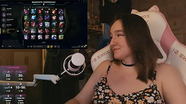 MoonlishSiren online show from April 3, 2026, 9:24 pm