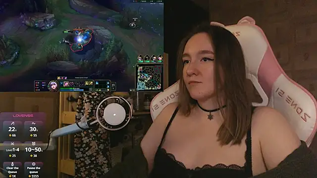 MoonlishSiren online show from May 22, 2026, 8:14 pm