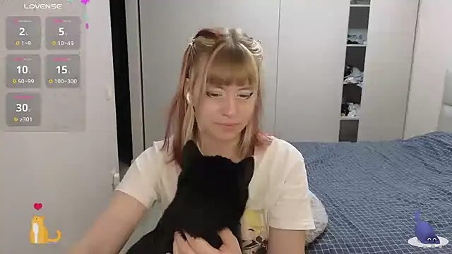 Snapshot of HermioneHHH chatting on October 8, 2025, 7:22 pm HermioneHHH online show from October 8, 2025, 7:22 pm