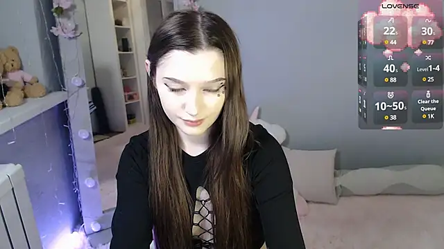 White kitty01 online show from December 27, 2024, 1:18 pm