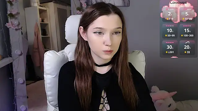 White kitty01 online show from January 10, 2025, 2:23 pm