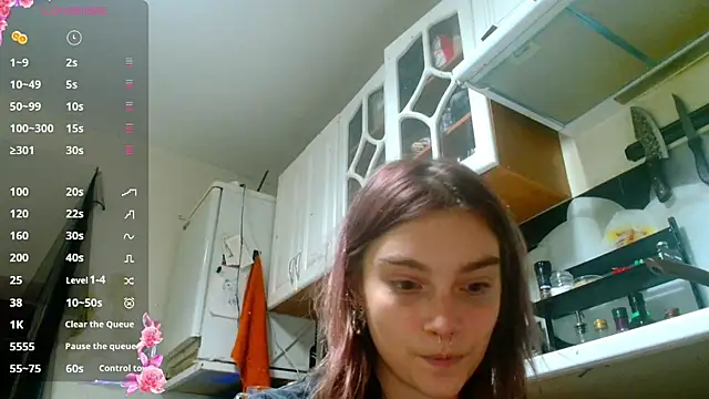Snapshot of Sophie_Bell chatting on December 4, 2024, 10:19 pm Sophie Bell online show from December 4, 2024, 10:19 pm