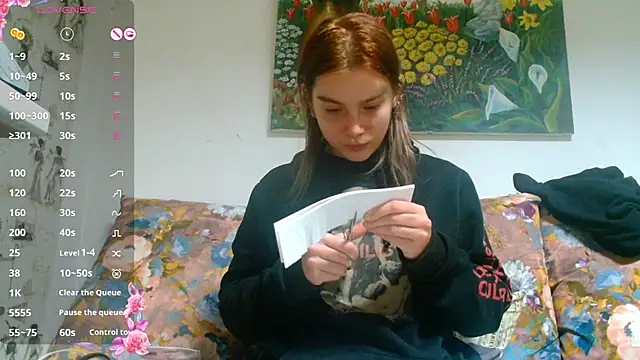 Snapshot of Sophie_Bell chatting on December 20, 2024, 8:12 pm Sophie Bell online show from December 20, 2024, 8:12 pm