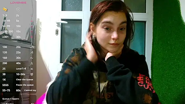 Snapshot of Sophie_Bell chatting on March 5, 2025, 6:01 pm Sophie Bell online show from March 5, 2025, 6:01 pm