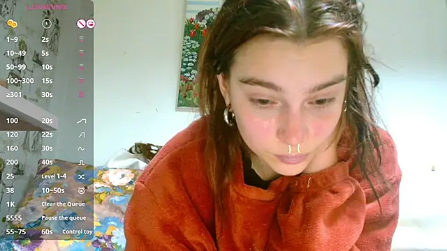 Snapshot of Sophie_Bell chatting on March 19, 2025, 5:28 pm Sophie Bell online show from March 19, 2025, 5:28 pm