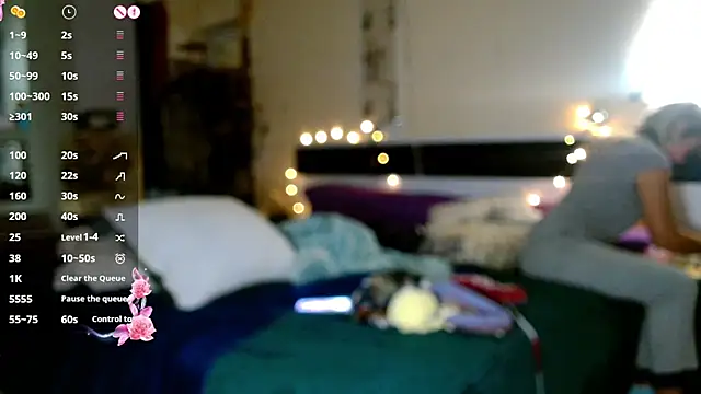 Snapshot of Sophie_Bell chatting on September 11, 2025, 6:08 pm Sophie Bell online show from September 11, 2025, 6:08 pm