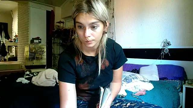 Snapshot of Sophie_Bell chatting on September 13, 2025, 9:53 am Sophie Bell online show from September 13, 2025, 9:53 am