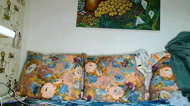 Snapshot of Sophie_Bell chatting on October 1, 2025, 4:46 pm Sophie Bell online show from October 1, 2025, 4:46 pm