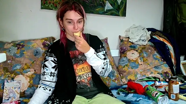 Snapshot of Sophie_Bell chatting on October 2, 2025, 5:42 pm Sophie Bell online show from October 2, 2025, 5:42 pm