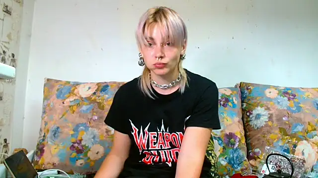 Sophie Bell online show from June 26, 2026, 6:56 pm