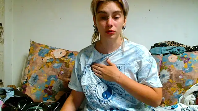 Sophie Bell online show from July 4, 2026, 11:00 pm