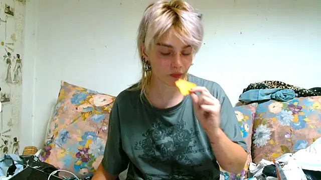 Sophie Bell online show from July 5, 2026, 8:38 pm