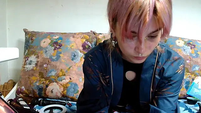 Sophie Bell online show from July 14, 2026, 7:08 pm