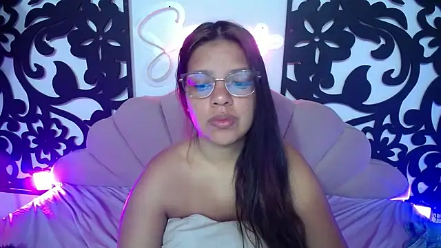 your little naughty1 online show from November 17, 2025, 11:05 am