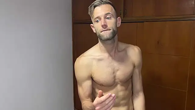 aquilesmade online show from December 14, 2024, 3:04 pm