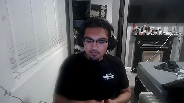 Snapshot of hallowsMIA chatting on May 29, 2026, 11:36 pm hallowsMIA online show from May 29, 2026, 11:36 pm