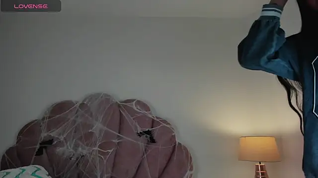 Nicole Paradise online show from October 15, 2025, 11:54 am