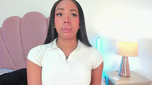 Nicole Paradise online show from December 17, 2025, 12:44 pm