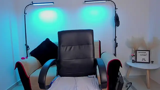 Snapshot of cloy_baby__ chatting on February 23, 2025, 12:19 am cloy baby online show from February 23, 2025, 12:19 am