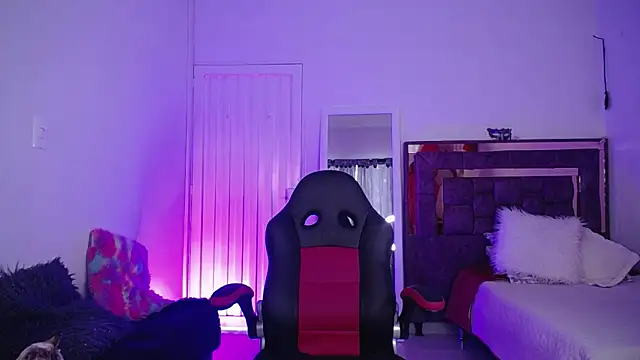 alejandrafitt online show from October 21, 2025, 9:04 pm