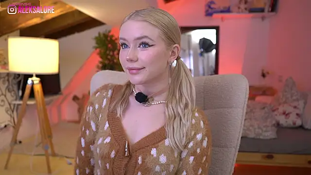 LexieLoree online show from February 9, 2026, 4:05 am