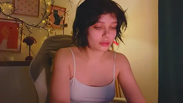 Snapshot of ari_rari chatting on February 2, 2025, 1:12 am ari rari online show from February 2, 2025, 1:12 am