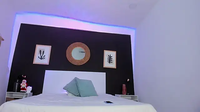 VioletPaket online show from December 13, 2024, 10:02 pm