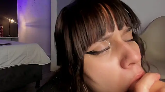 VioletPaket online show from December 24, 2024, 7:22 pm