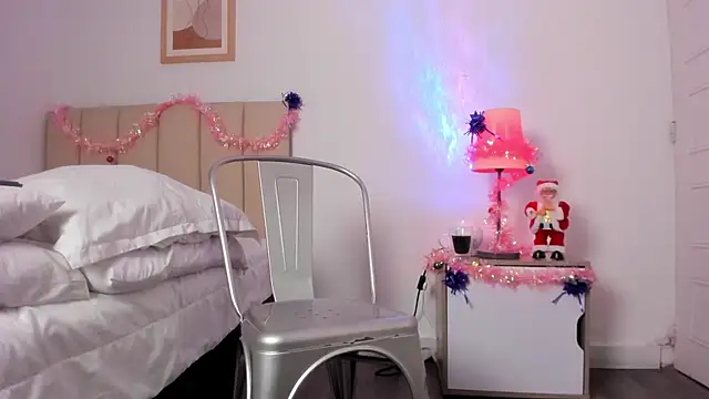 VioletPaket online show from December 31, 2024, 1:19 pm