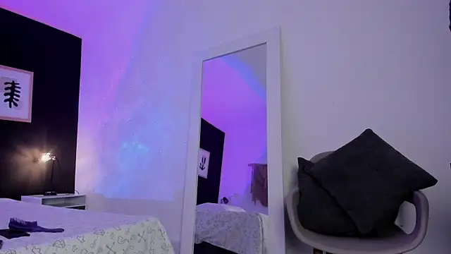 VioletPaket online show from February 6, 2025, 9:17 pm