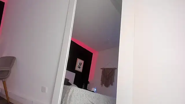 VioletPaket online show from March 7, 2025, 9:38 pm