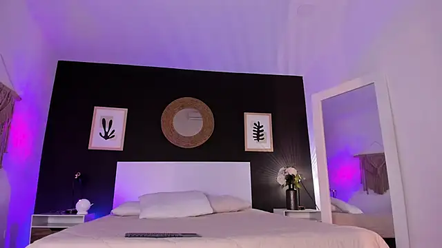 VioletPaket online show from October 3, 2025, 11:40 am