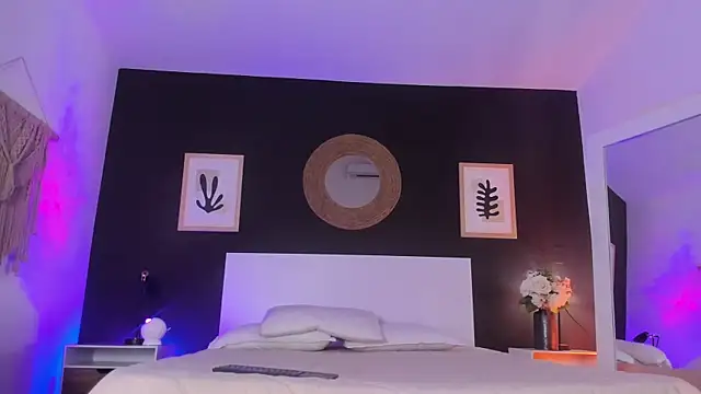 VioletPaket online show from October 22, 2025, 11:43 am