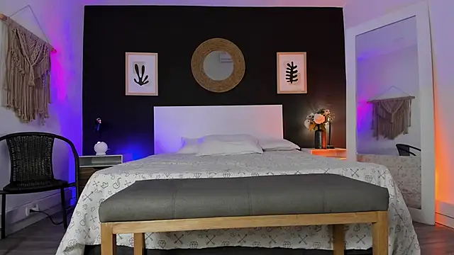 Snapshot of VioletPaket chatting on November 23, 2025, 2:17 pm VioletPaket online show from November 23, 2025, 2:17 pm