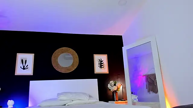 Snapshot of VioletPaket chatting on December 5, 2025, 12:25 pm VioletPaket online show from December 5, 2025, 12:25 pm