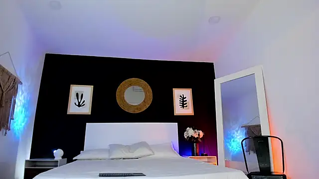 Snapshot of VioletPaket chatting on January 8, 2026, 11:45 am VioletPaket online show from January 8, 2026, 11:45 am