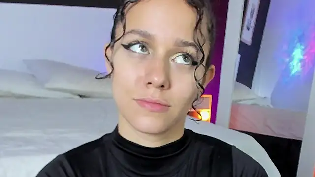 Snapshot of VioletPaket chatting on January 11, 2026, 12:10 pm VioletPaket online show from January 11, 2026, 12:10 pm