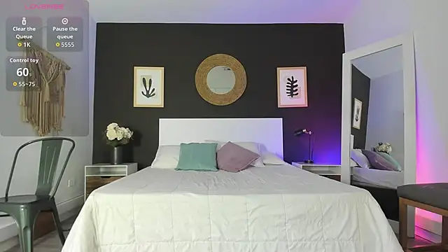 Snapshot of VioletPaket chatting on February 5, 2026, 11:37 am VioletPaket online show from February 5, 2026, 11:37 am