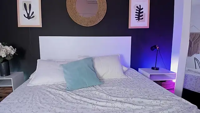 Snapshot of VioletPaket chatting on February 10, 2026, 11:25 am VioletPaket online show from February 10, 2026, 11:25 am