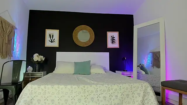 Snapshot of VioletPaket chatting on February 11, 2026, 11:48 am VioletPaket online show from February 11, 2026, 11:48 am