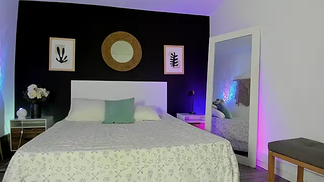 Snapshot of VioletPaket chatting on February 12, 2026, 11:27 am VioletPaket online show from February 12, 2026, 11:27 am