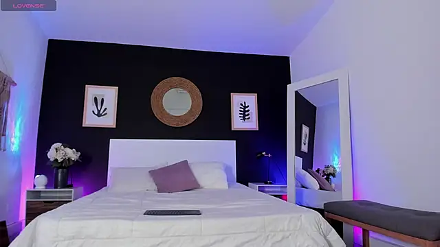 Snapshot of VioletPaket chatting on February 21, 2026, 12:17 pm VioletPaket online show from February 21, 2026, 12:17 pm