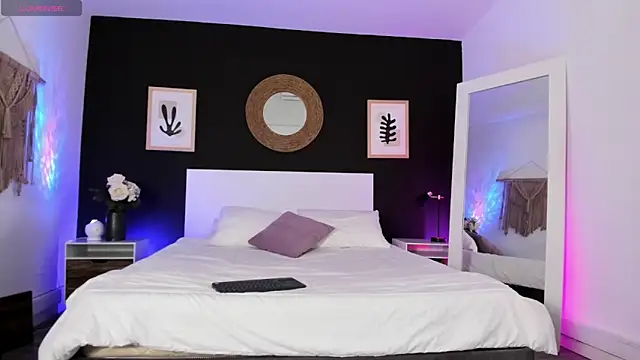 Snapshot of VioletPaket chatting on February 24, 2026, 12:14 pm VioletPaket online show from February 24, 2026, 12:14 pm